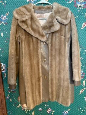 Vintage 1970’s Tissavels Career Originals Faux Fur Coat Gold Snap Closure